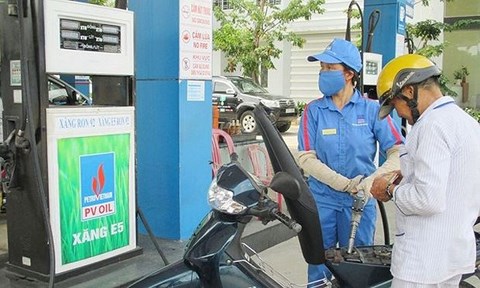de-xuat-xoa-so-xang-ron-95-gia-con-e100-doc-quyen-trong-nuoc-dat-hon-nhap-ngoai